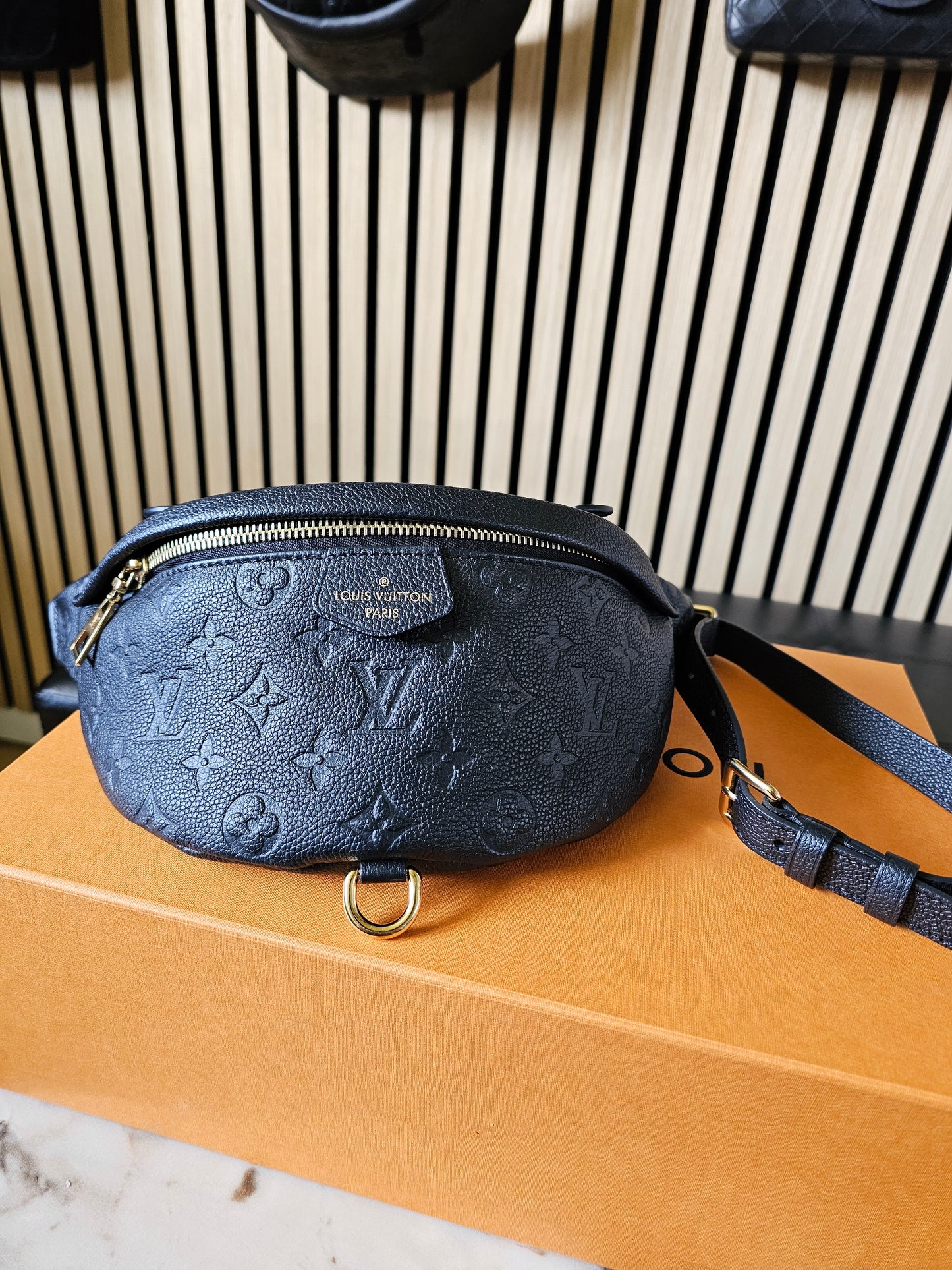 M44812 Louis Vuitton bumbag, Black, MNG. Empreinte lether.