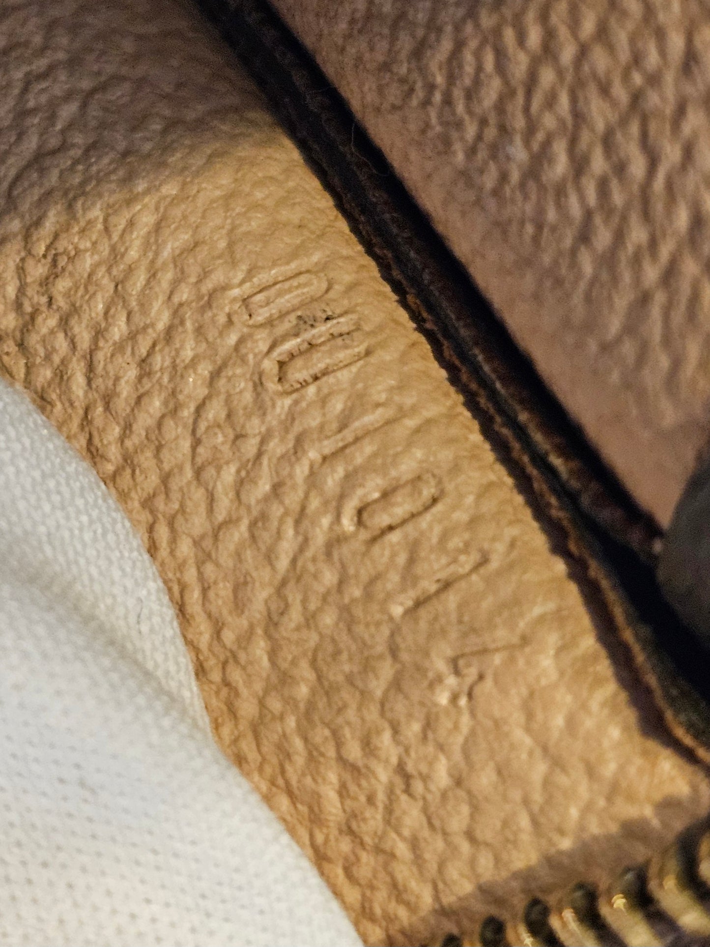 Louis Vuitton toiletry pouch 19, MNG kanvas.