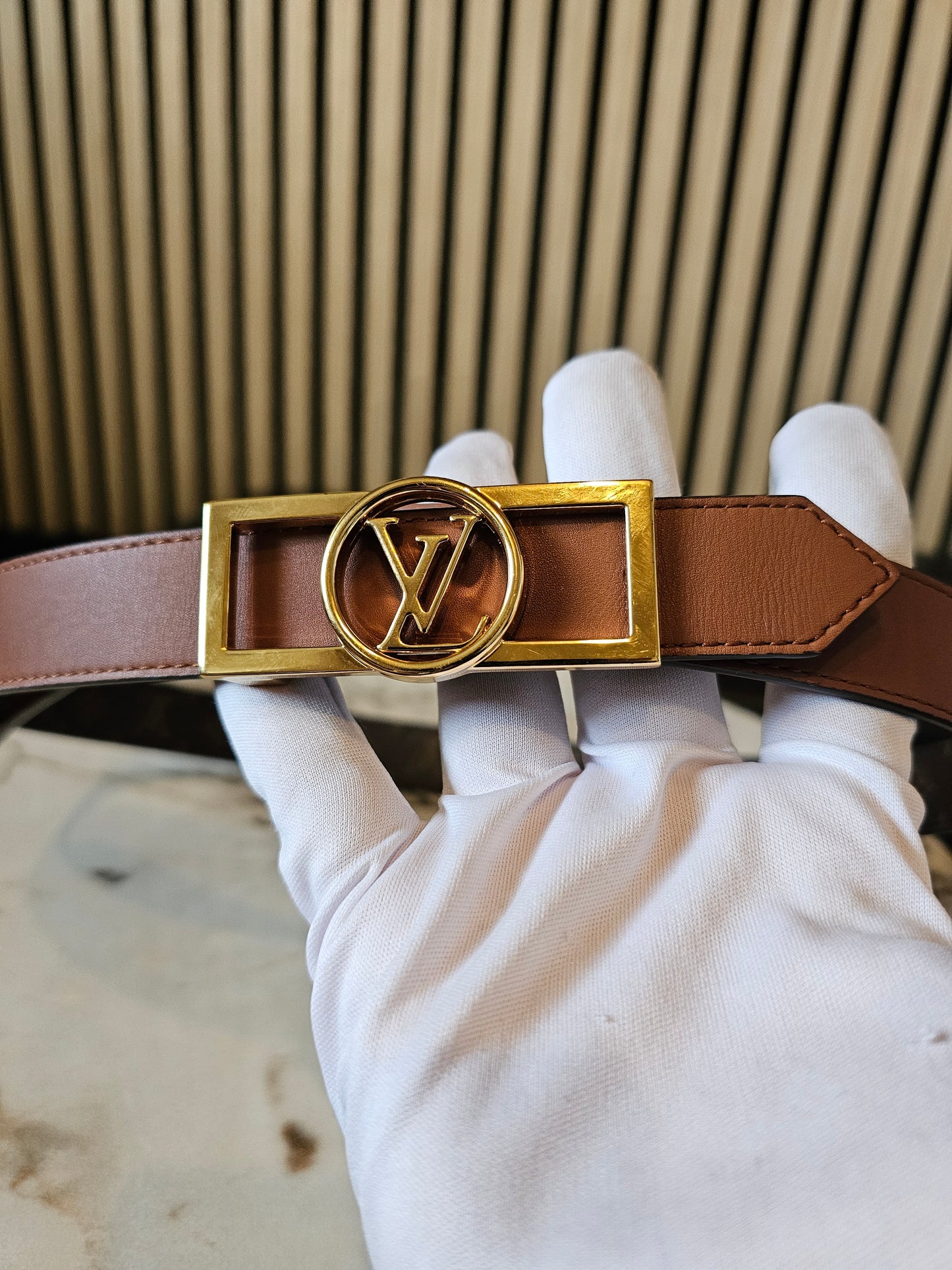 M0196- Louis Vuitton Dauphine reversible belt.