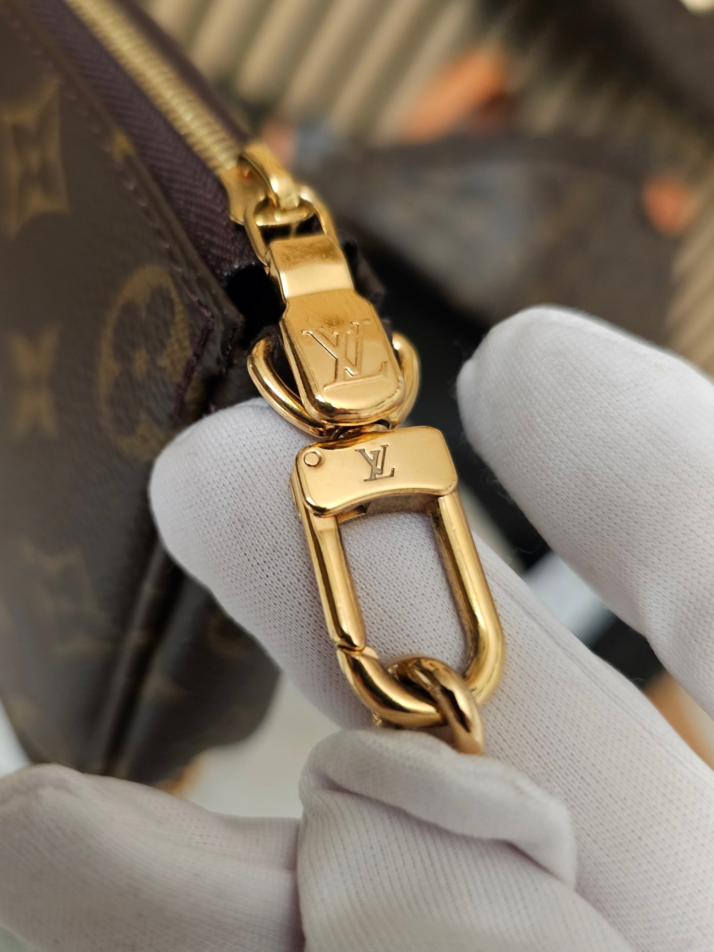 Louis Vuitton pochette with chain, monogram kanvas.