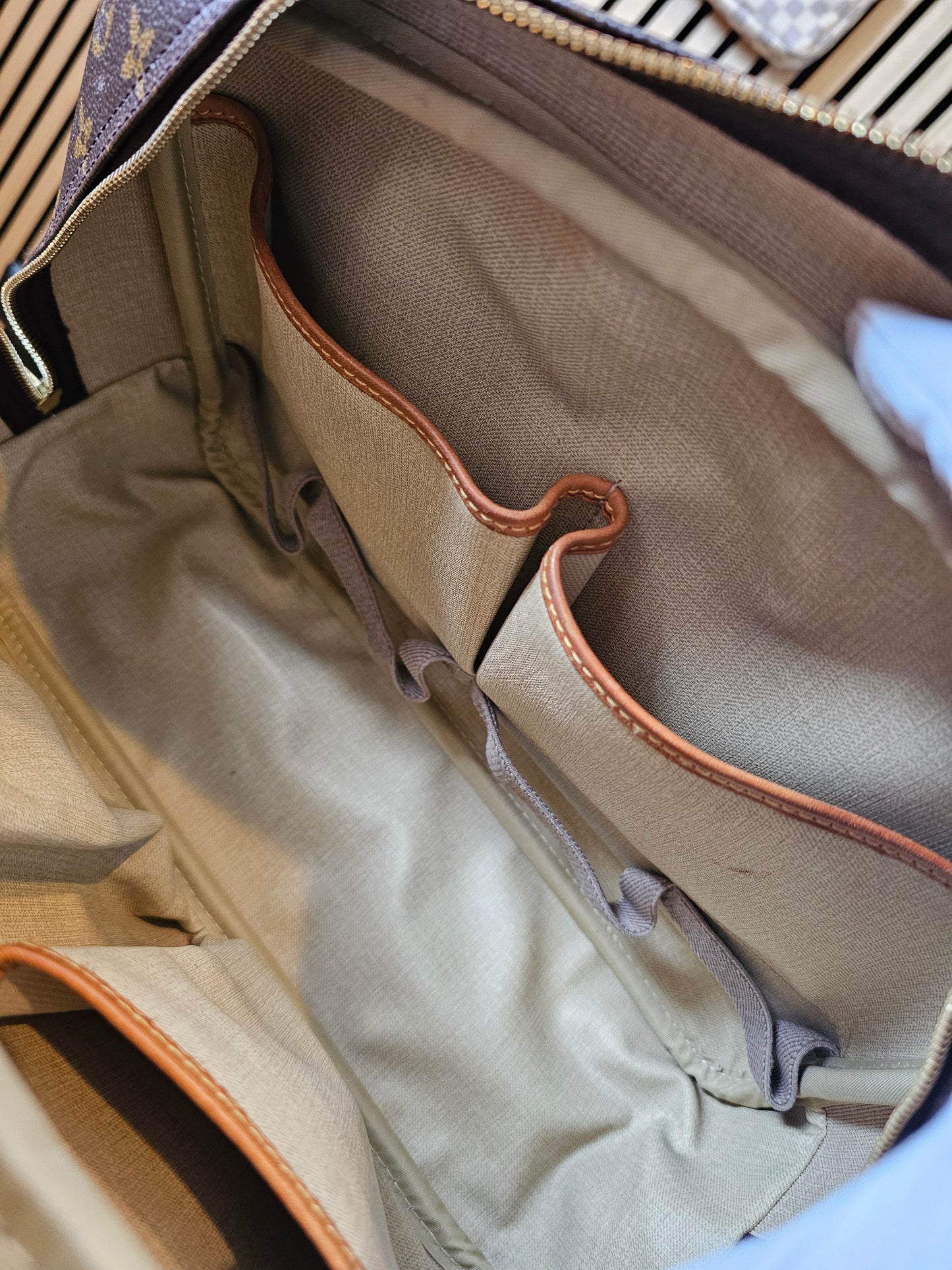 M47270 - Louis Vuitton Deauville bag i monogram kanvas.