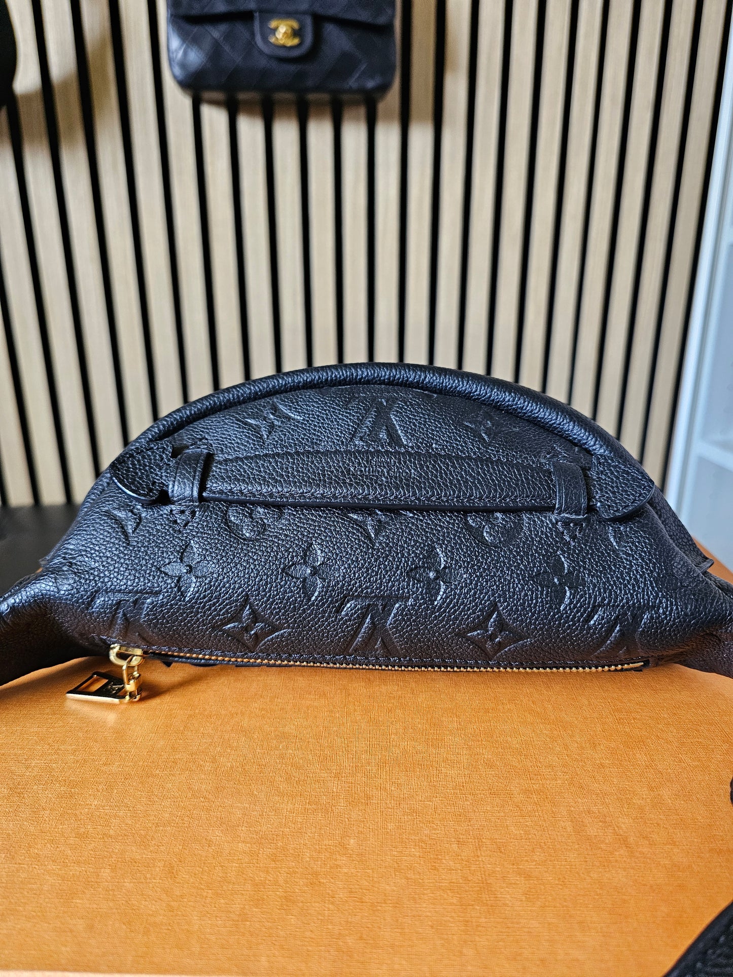 M44812 Louis Vuitton bumbag, Black, MNG. Empreinte lether.
