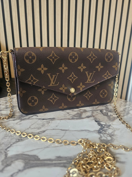 Felicie pochette i monogram kanvas.