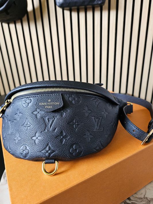 M44812 Louis Vuitton bumbag, Black, MNG. Empreinte lether.