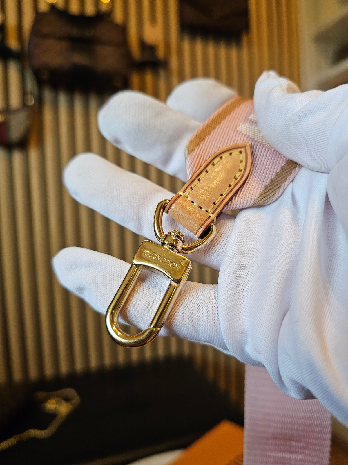 Louis Vuitton Pink bandouliere from multipochette accesories.