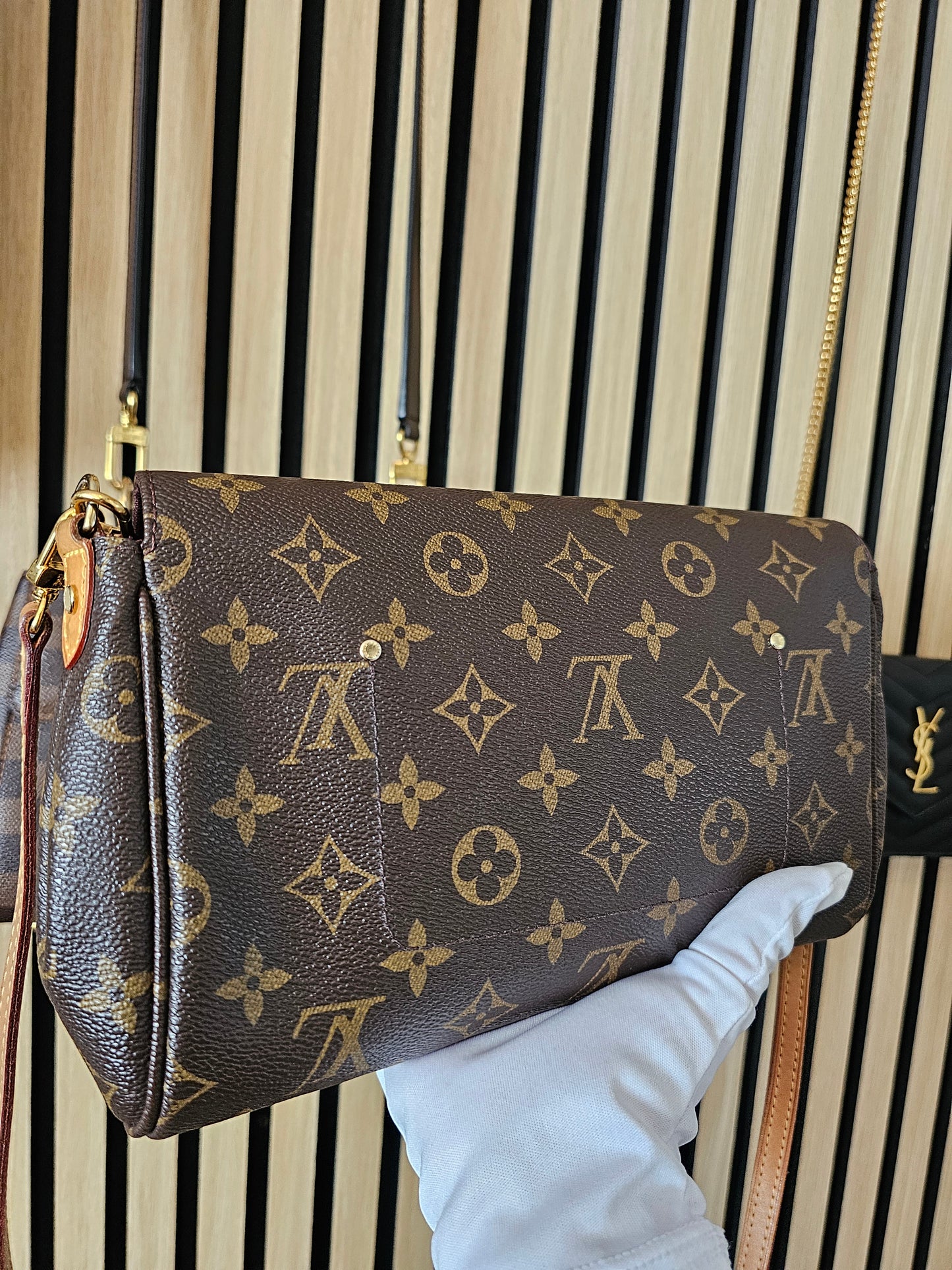 M40718 - Louis Vuitton Favorite MM bag, MNG. Kanvas.
