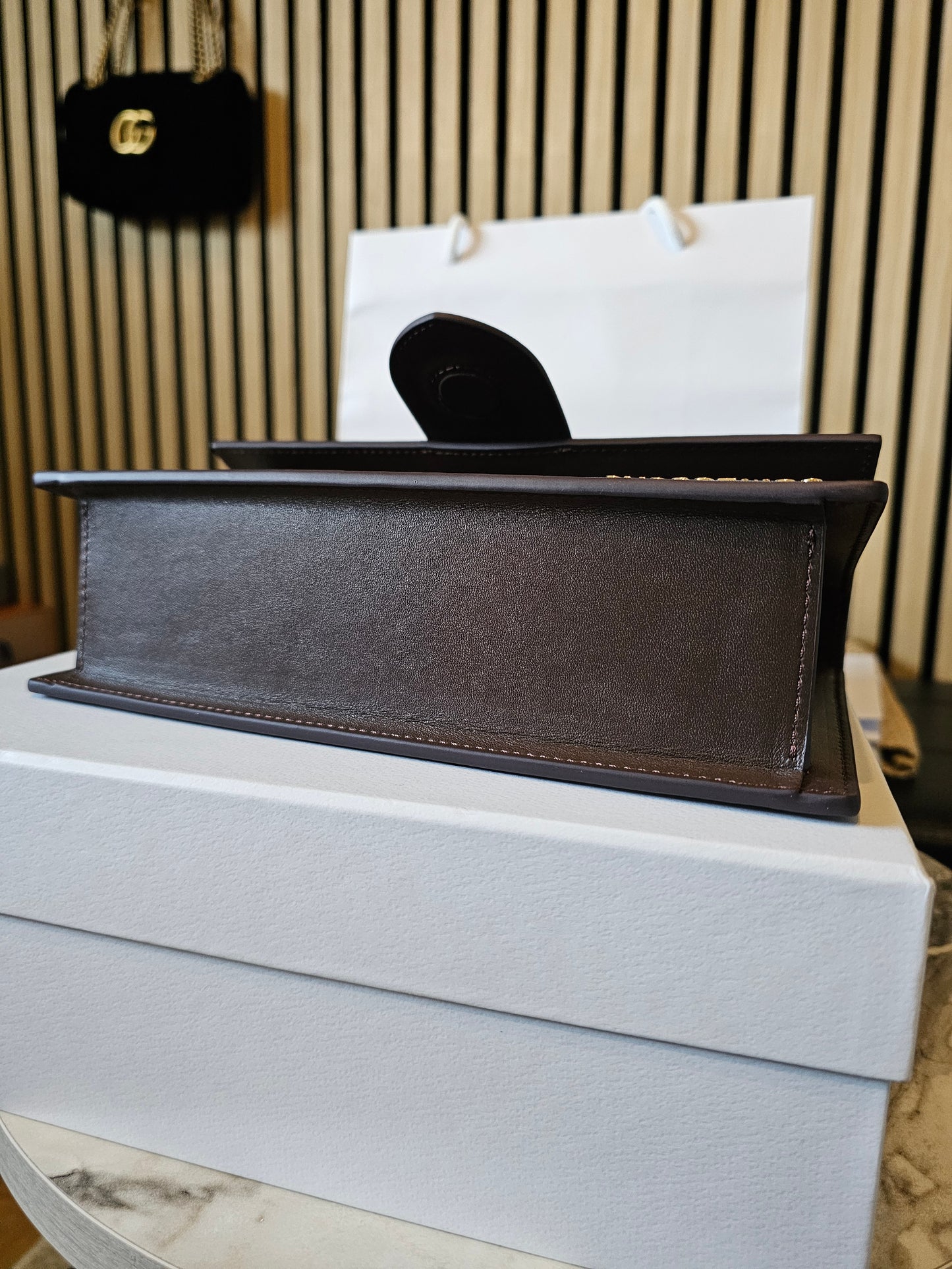 A01850 - Jaquemus bag, large bambino. Brown.