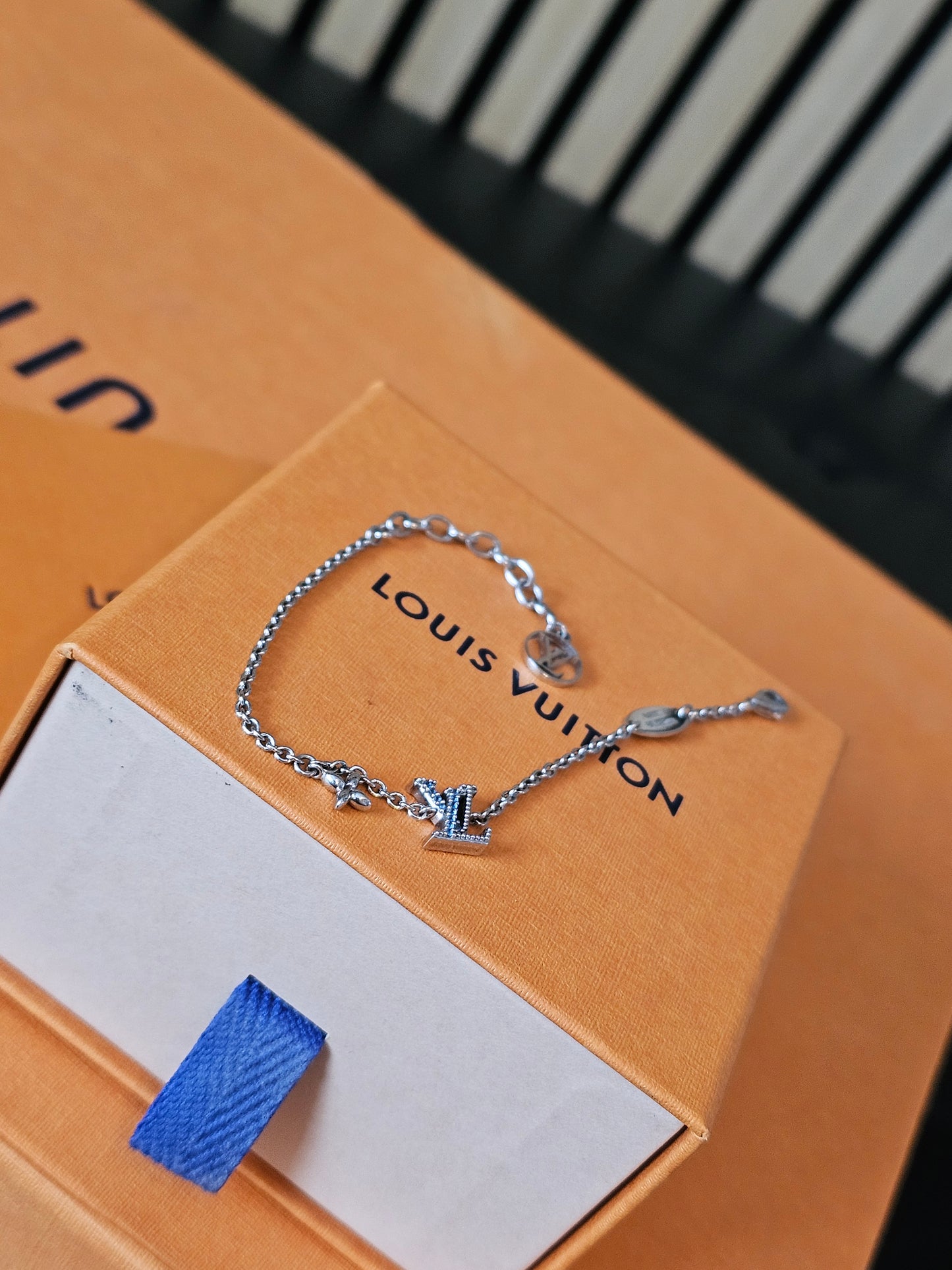 M0941A - Louis Vuitton, LV iconic bracelet, silver with blue stones.