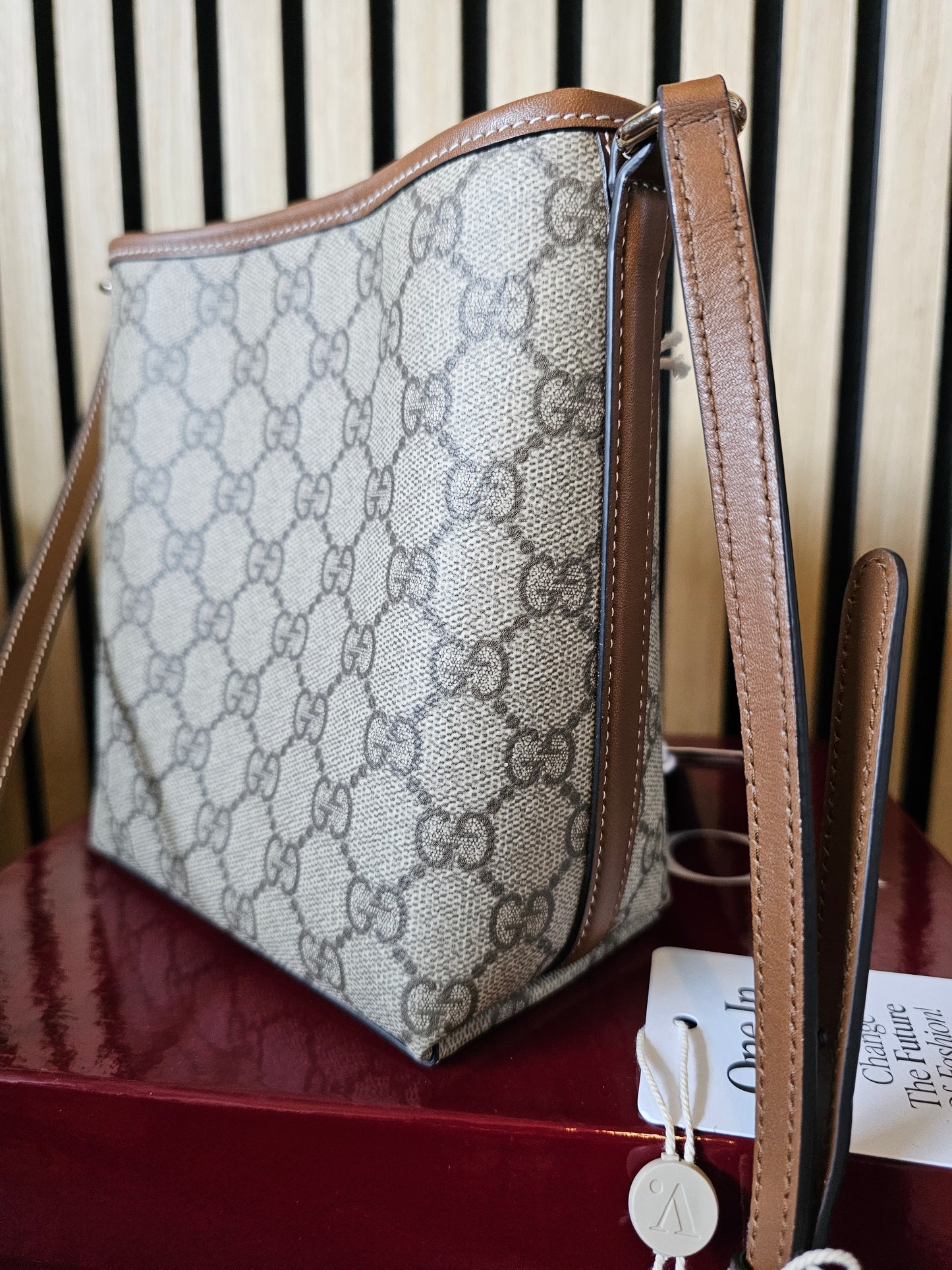 847090 - Gucci Emblem, mini bucket bag.