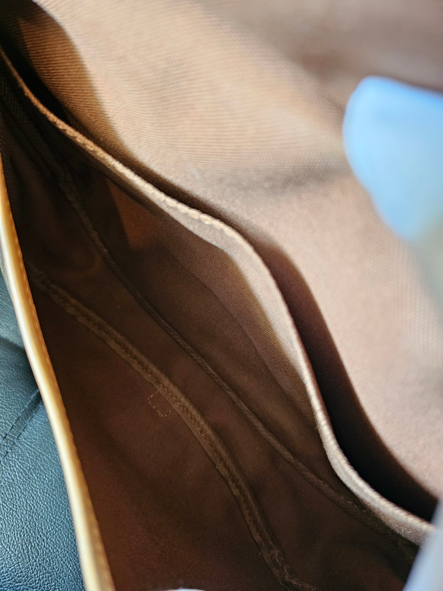 M42256 - Louis Vuitton Saumur 30, MNG. Kanvas.