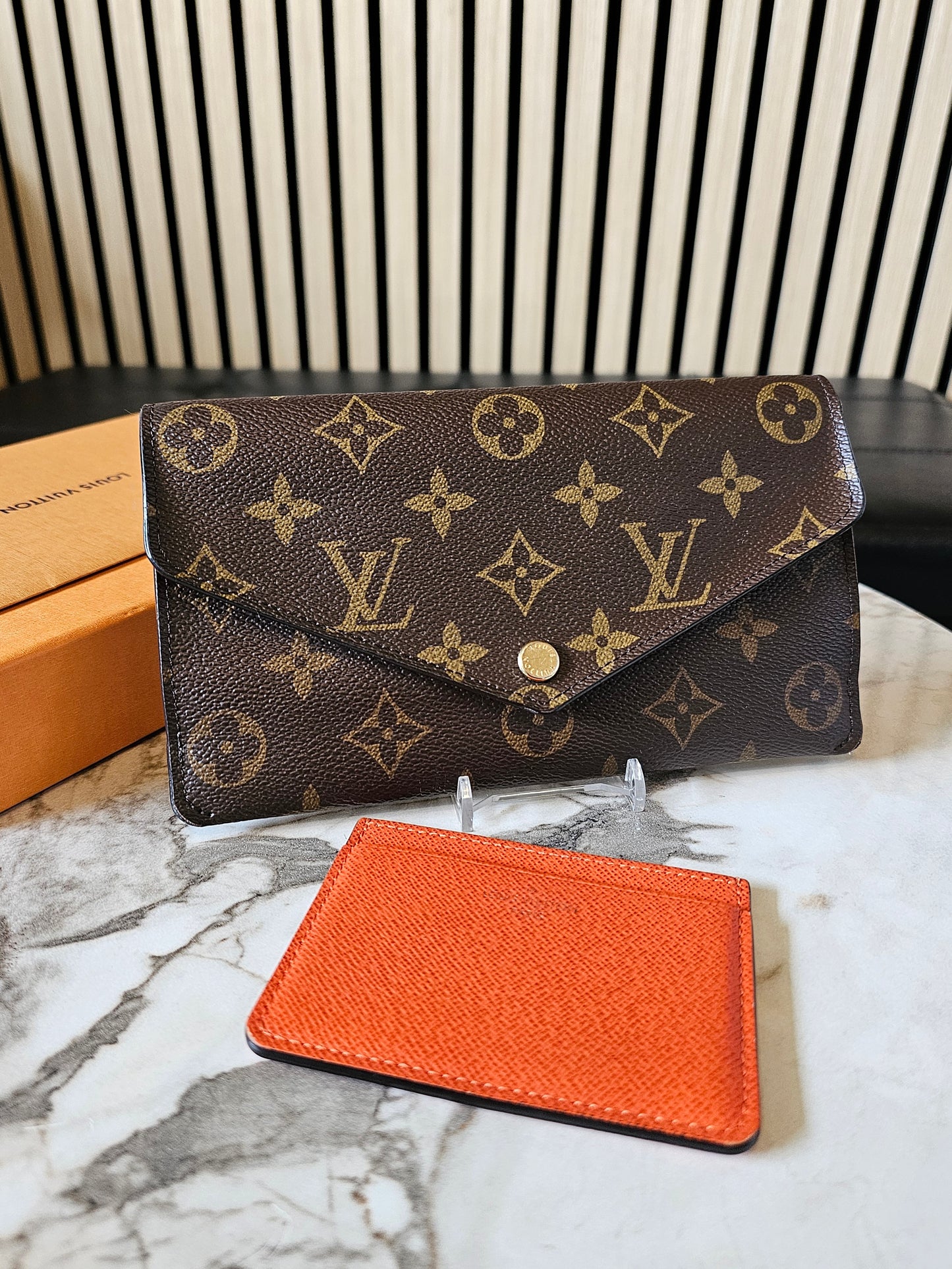 M62203 - Louis Vuitton, Jeanne wallet in MNG. Kanvas.