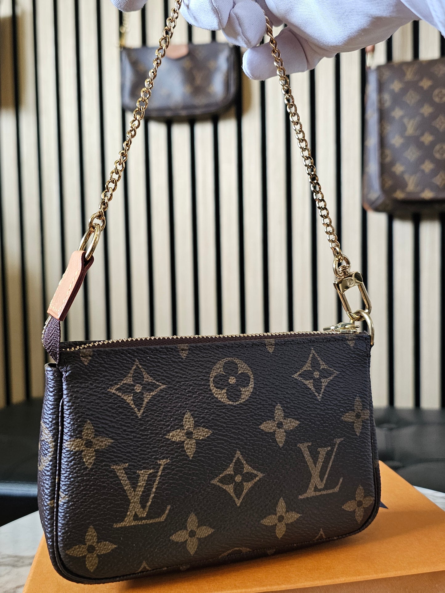 M58009 - Mini pochette accesories Mng. Kanvas.