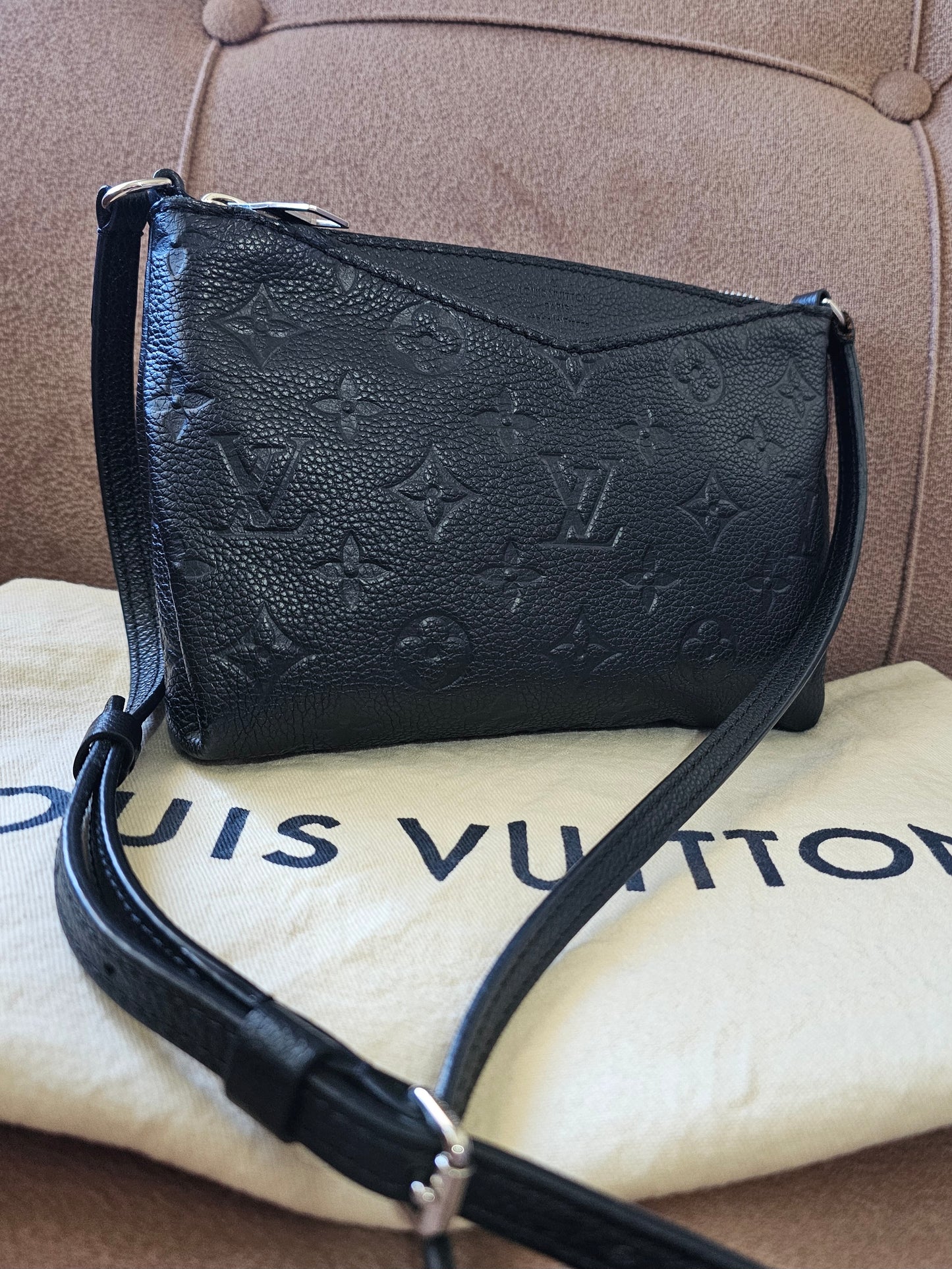 Louis Vuitton pallas bag in monogram empreinthe leather.