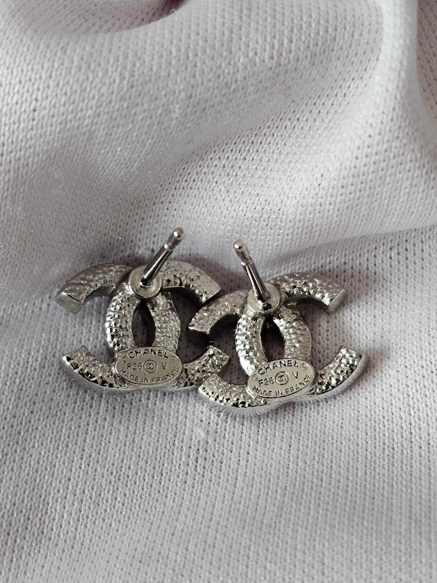ABE100 - Chanel silver earrings with crystals - small.