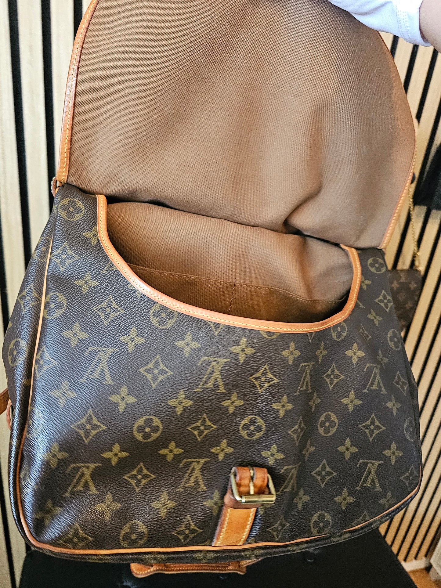M42254 - Louis Vuitton bag, Saumur 35, MNG. Kanvas.