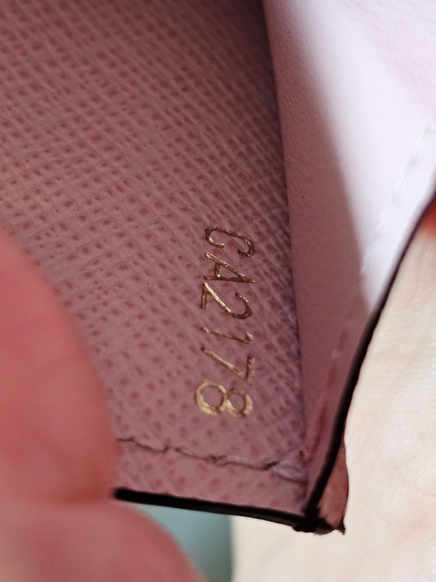 M62203 - Louis Vuitton, Jeanne wallet in MNG. Kanvas.