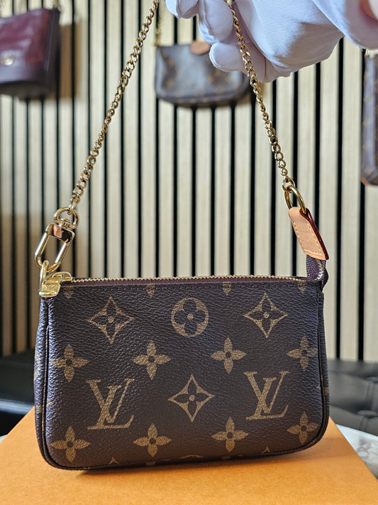 M58009 - Mini pochette accesories Mng. Kanvas.