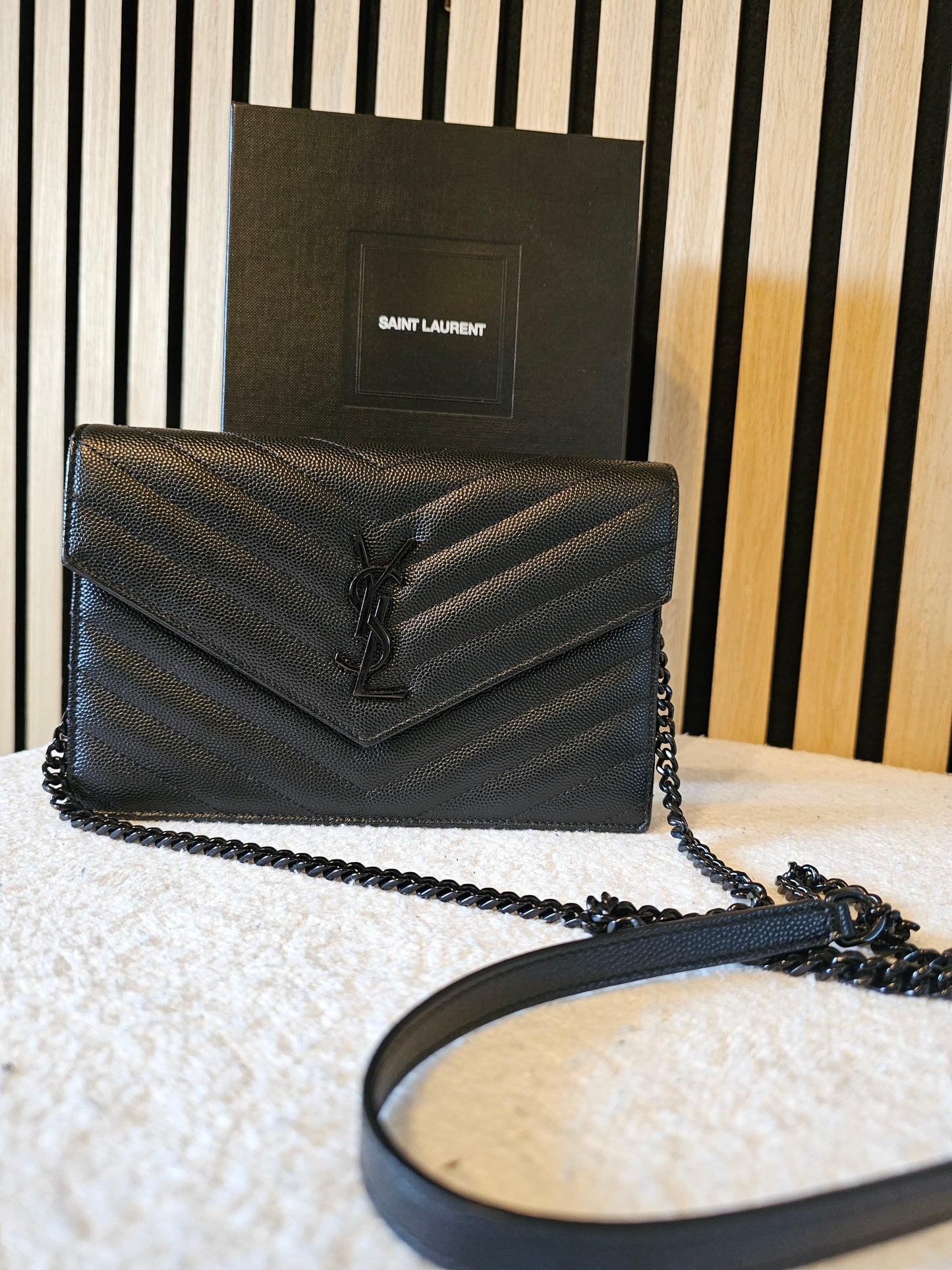 YSL - Saint Laurent Envelope chain wallet - Black.