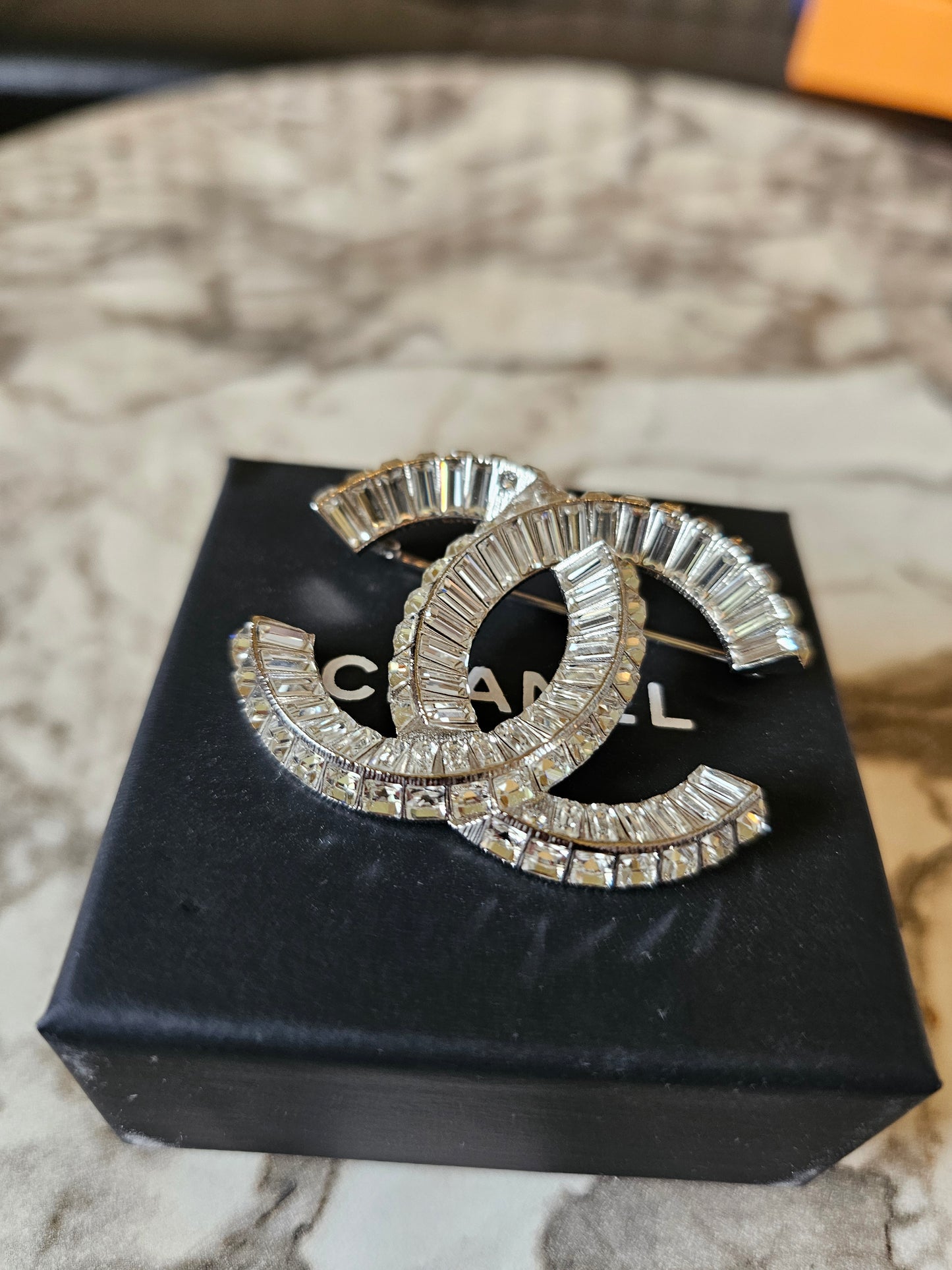 Aba484- Chanel broche, metal/silver with crystals.