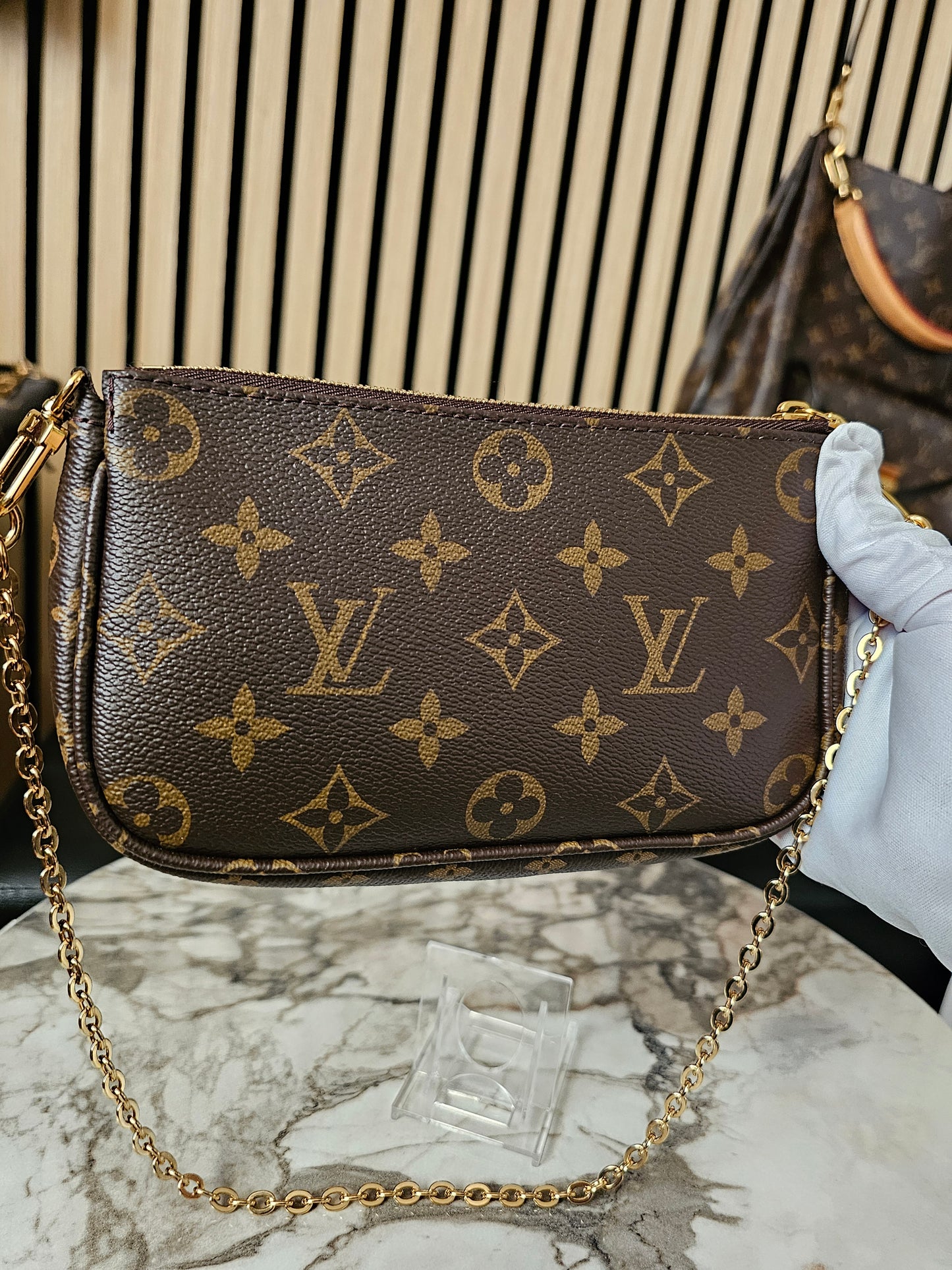 Louis Vuitton pochette with chain, monogram kanvas.
