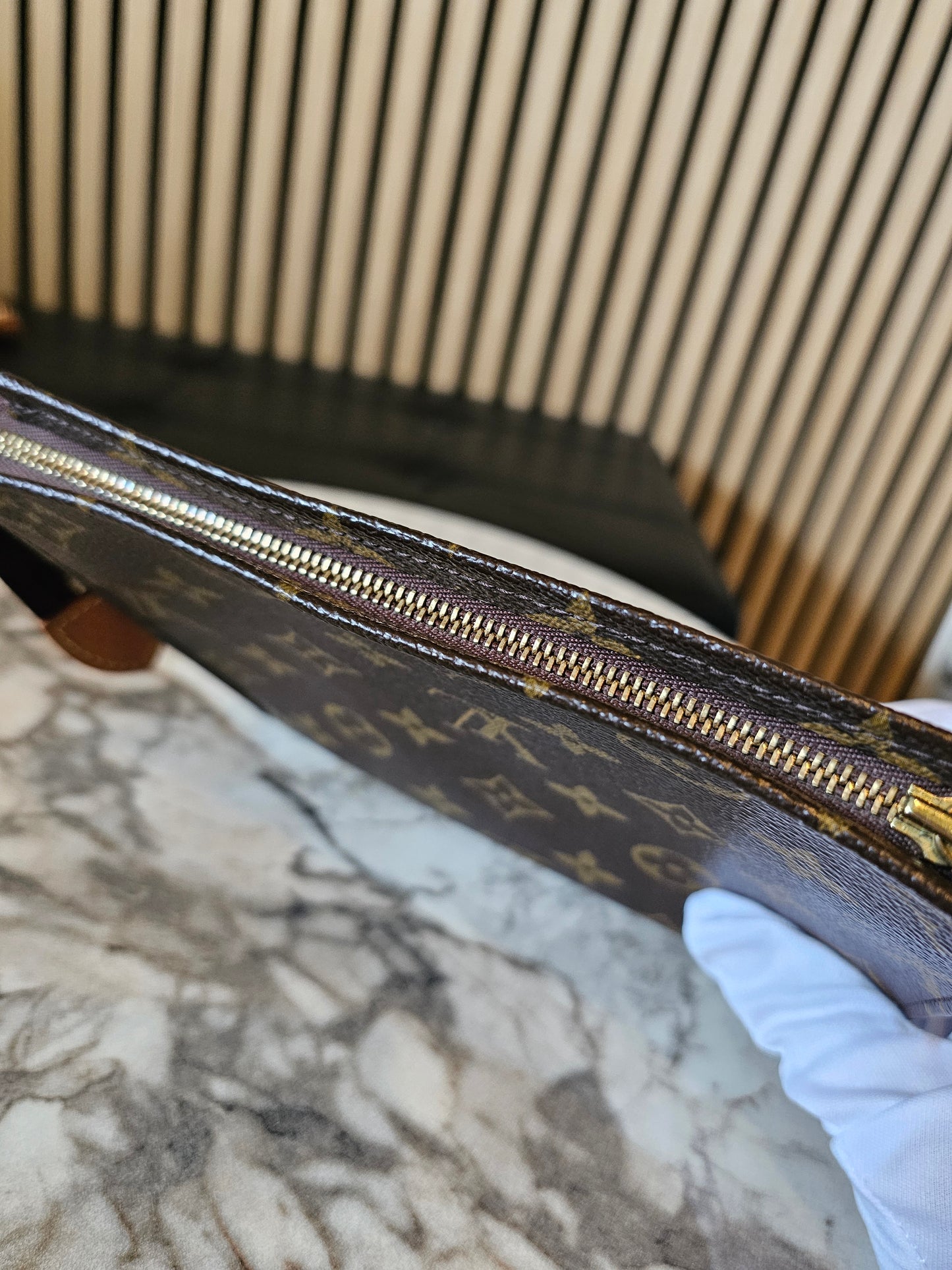 Louis Vuitton toiletry pouch 19, MNG kanvas.