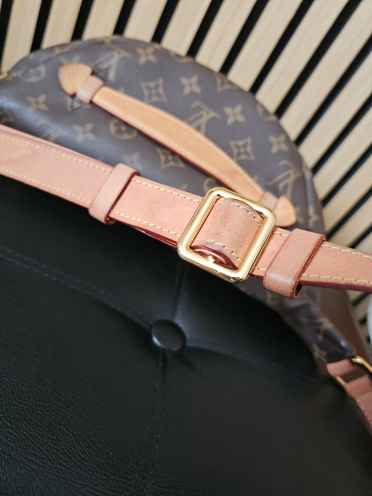 M43644 - Louis Vuitton bag, Bumbag, monogram kanvas.