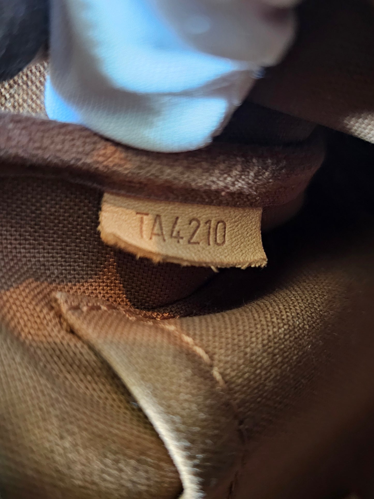 Louis Vuitton pochette accesories in monogram kanvas.