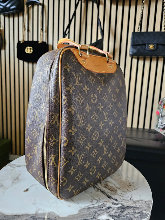 M41450 - Louis Vuitton Excursion Shoe Case handbag.