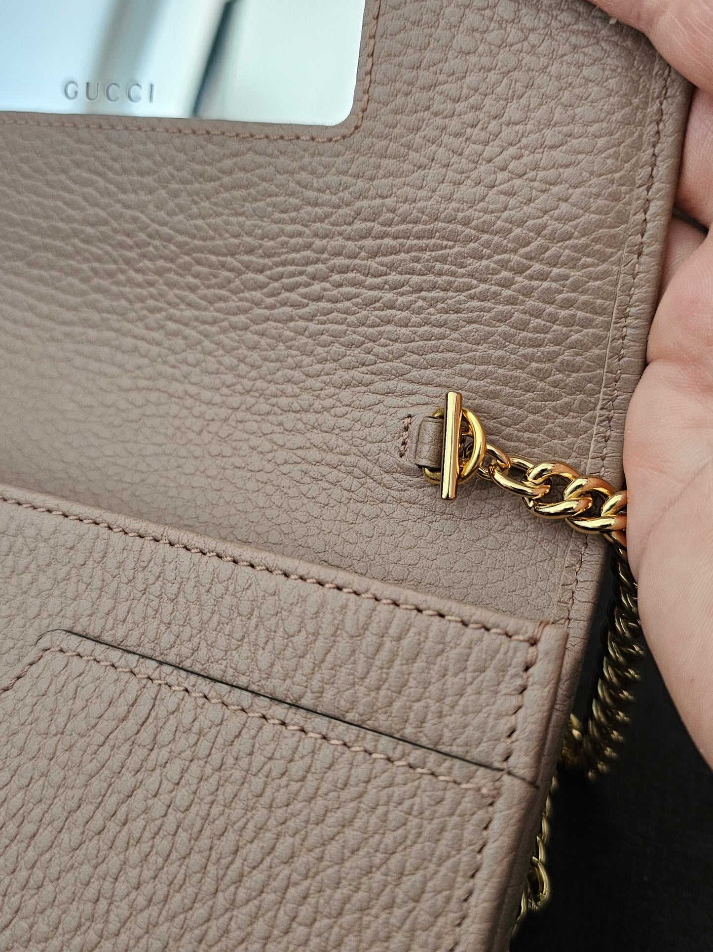 Gucci wallet on chain - Nude.