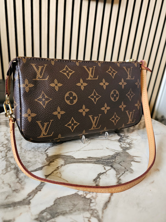 Pochette accesories NM in monogram kanvas.