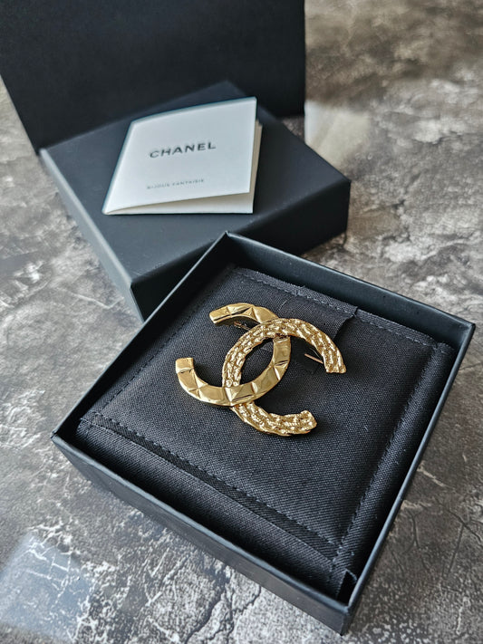 Chanel Broche, Golden ABE620