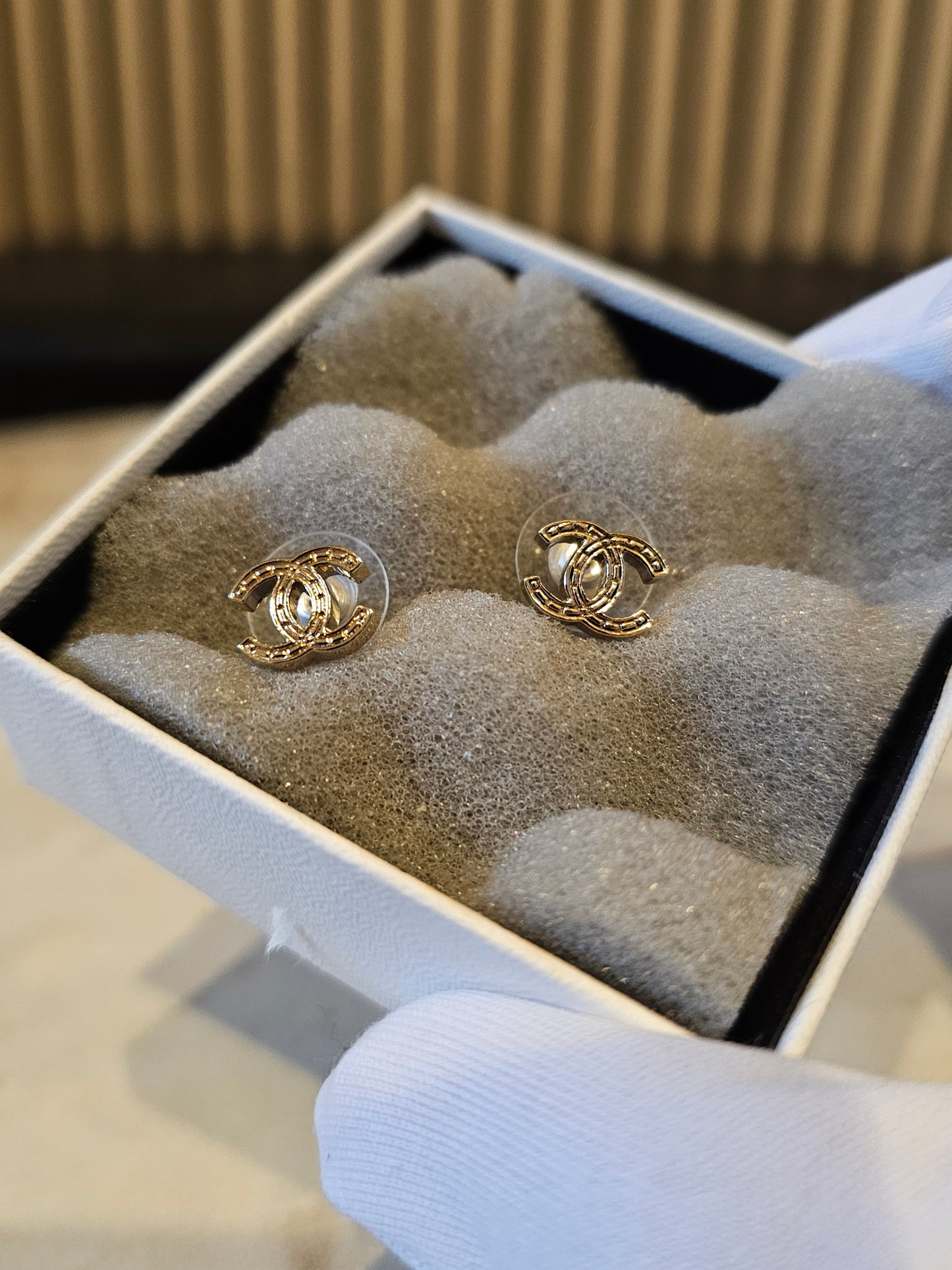 A21281 - Golden CC earrings, XS.