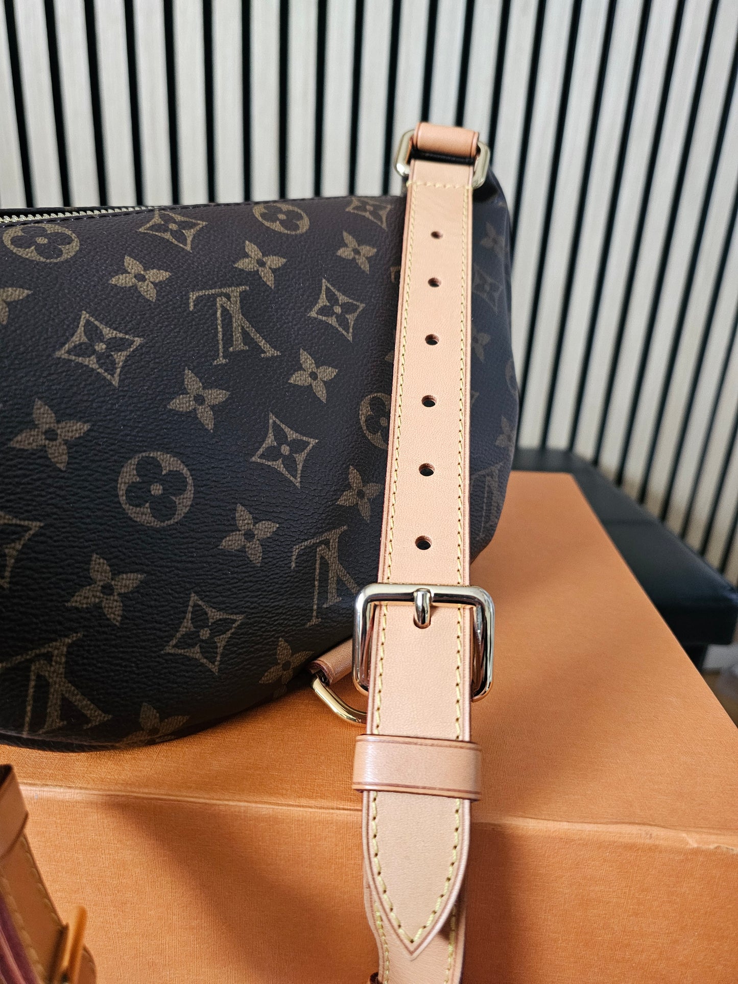 M43644- Louis Vuitton bumbag, MNG. Kanvas.