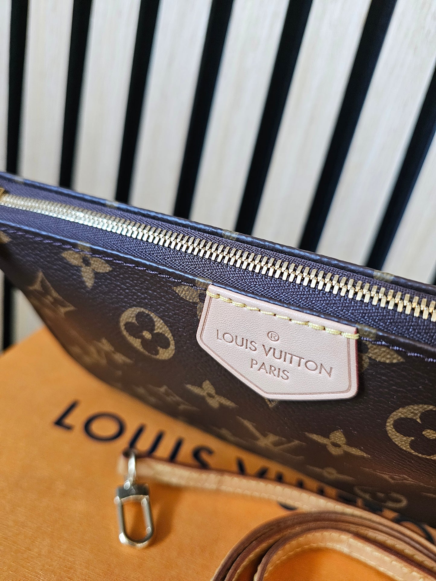 Louis Vuitton pochette accesories MNG kanvas.