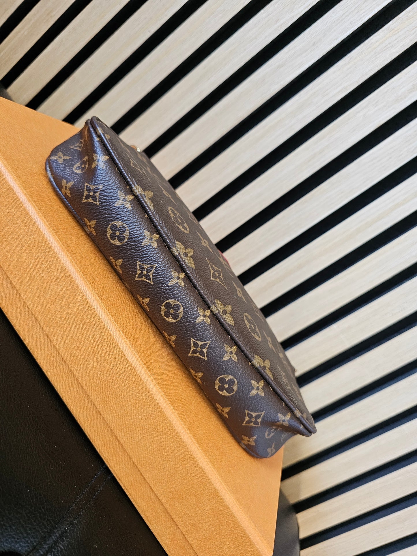 Louis Vuitton pochette accesories MNG kanvas.