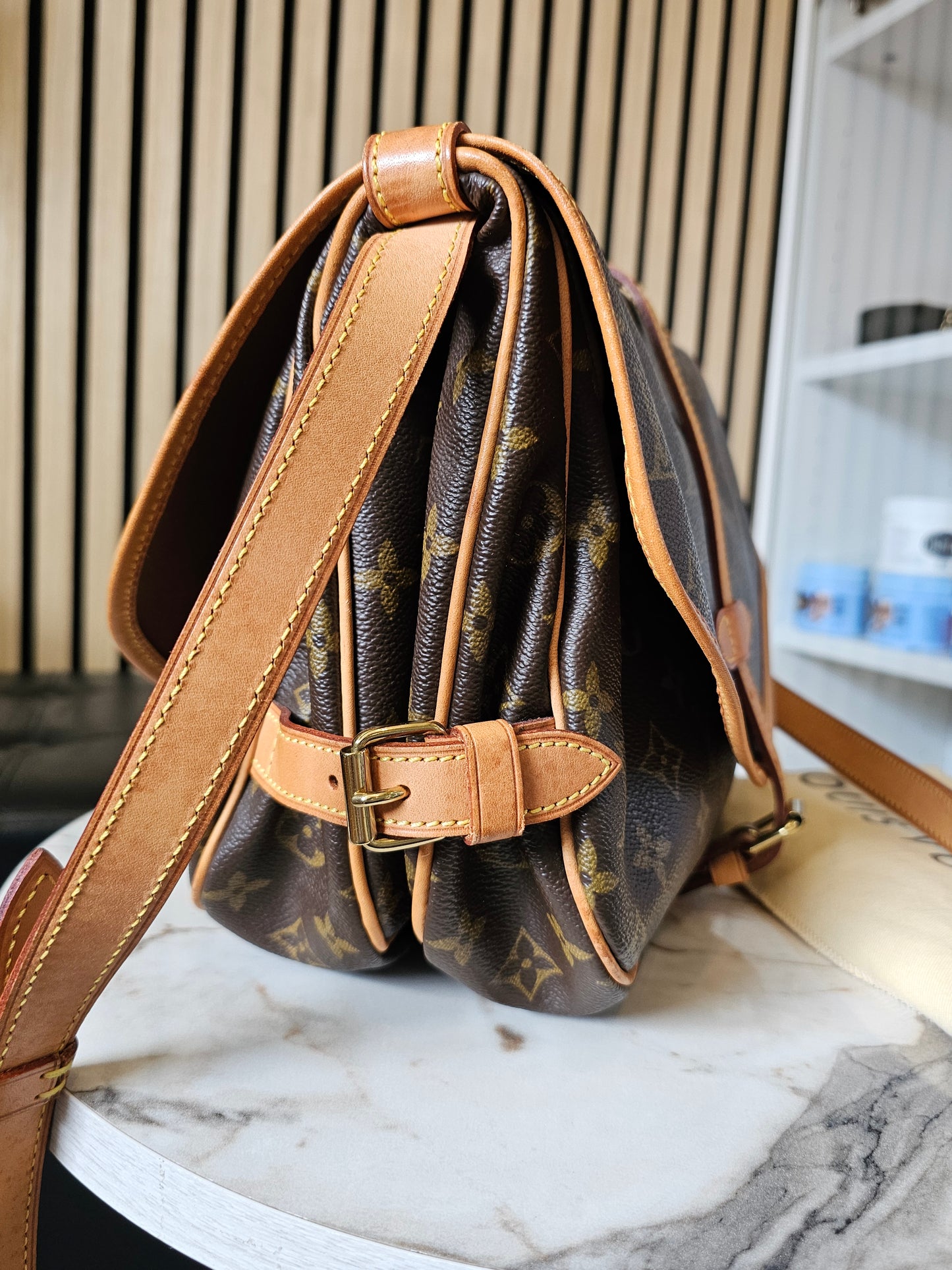 M42256 - Louis Vuitton Saumur 30, MNG. Kanvas.