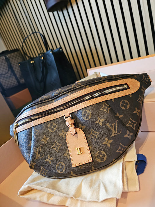 M46784 - Louis Vuitton bumbag, High Rise in Monogram kanvas.