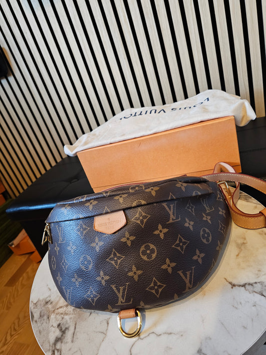 M43644- Louis Vuitton bumbag monogram kanvas.