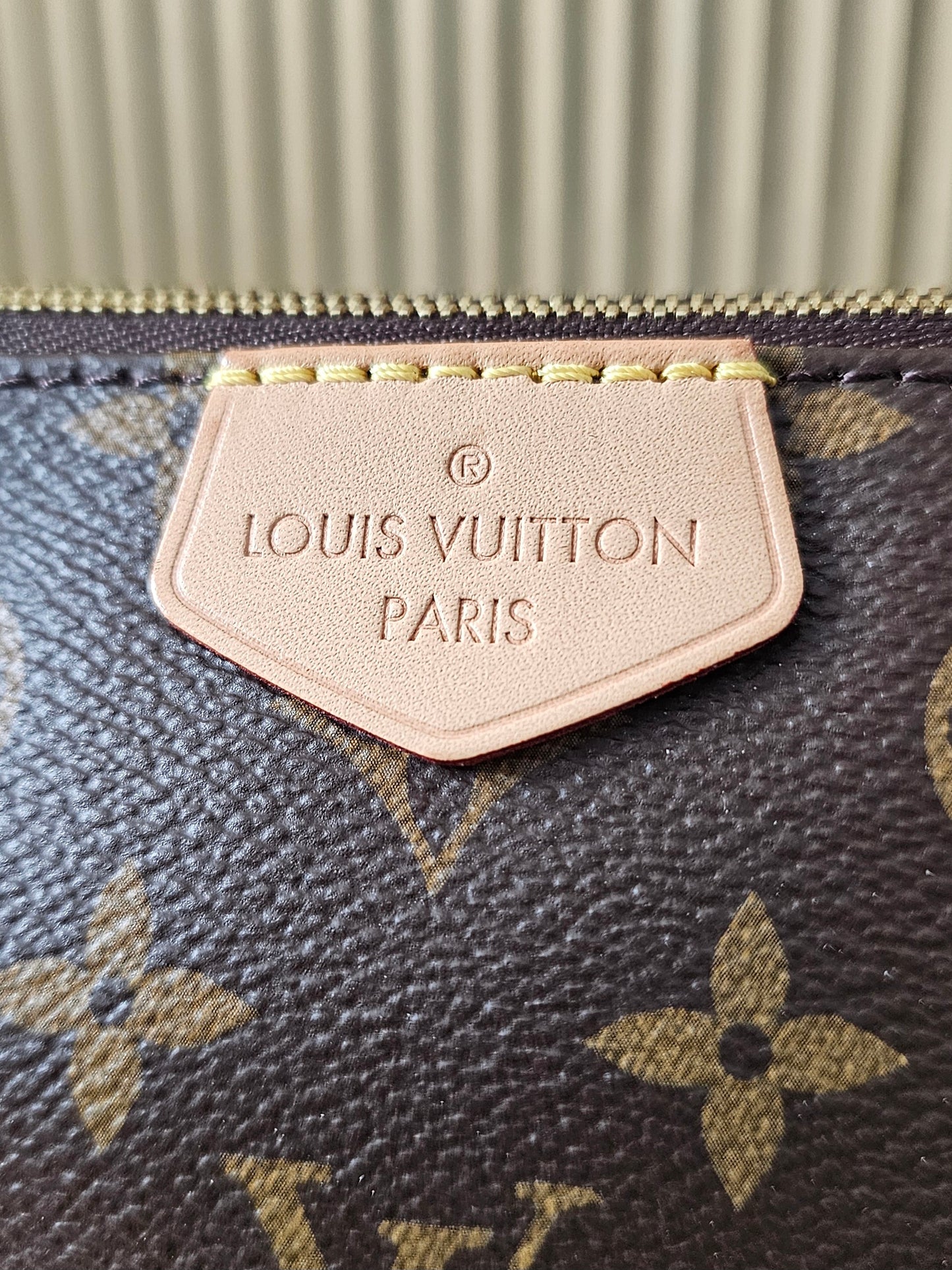 Louis vuitton large pochette accesories. Monogram kanvas.