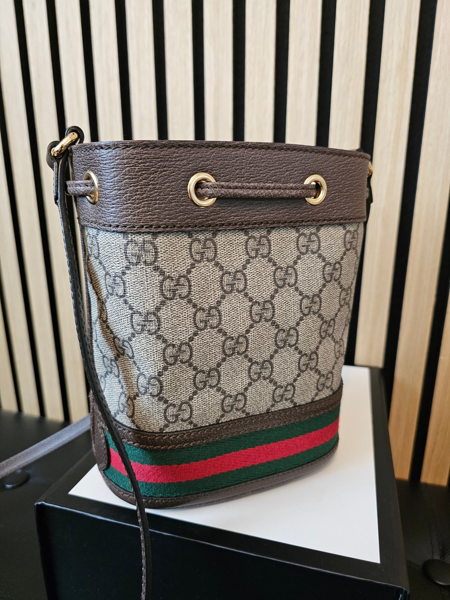 550620 - Gucci ophidia bucket bag, GG supreme kanvas.