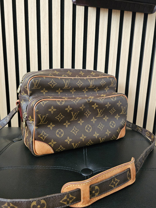 M45244 - Louis Vuitton Nile MM, monogram kanvas.