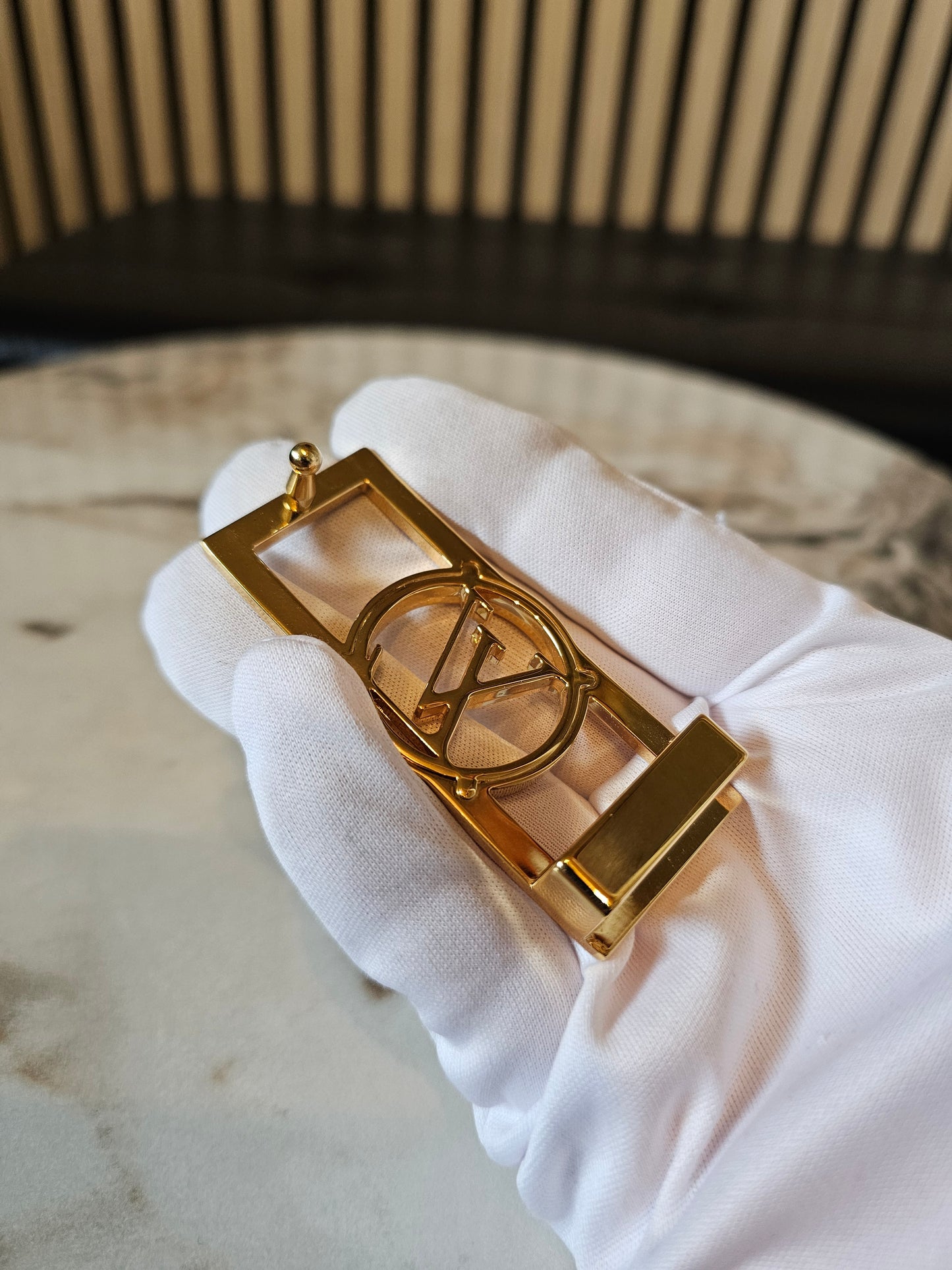 M0196- Louis Vuitton Dauphine reversible belt.