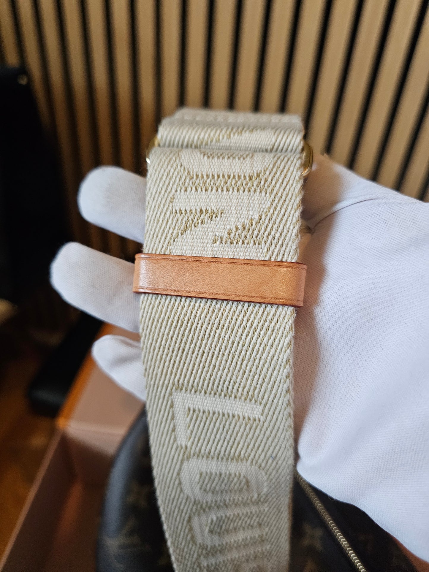 M46784 - Louis Vuitton bumbag, High Rise in Monogram kanvas.