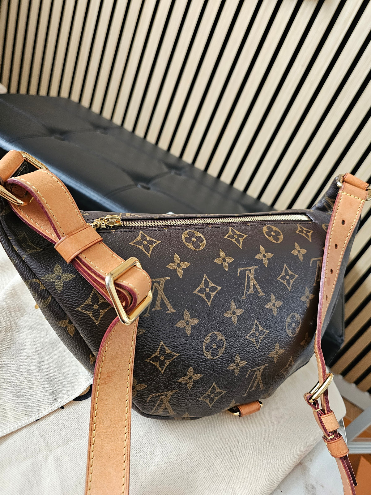 M43644 - Louis Vuitton bumbag in monogram kanvas.