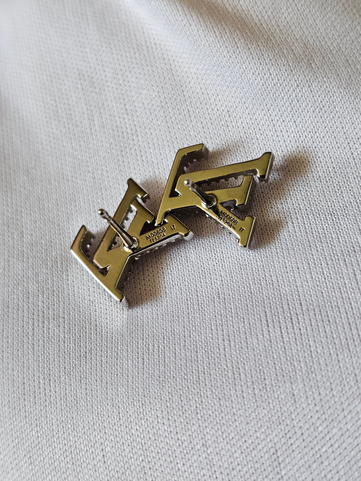 M00608 - Louis Vuitton earrings, LV iconic with strones, silver/palladium.