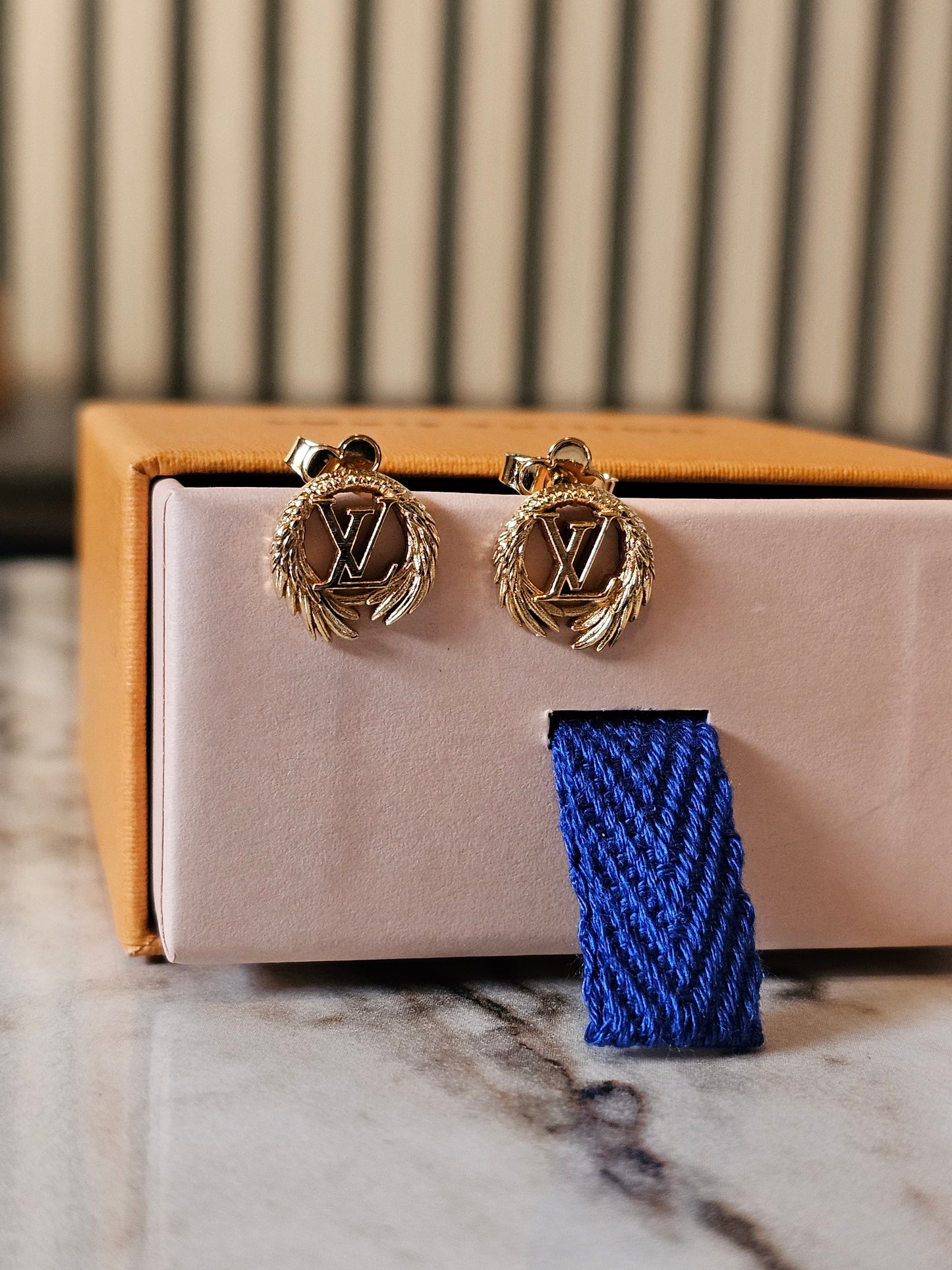 M64293 - Louis vuitton, LV angel golden earrings.