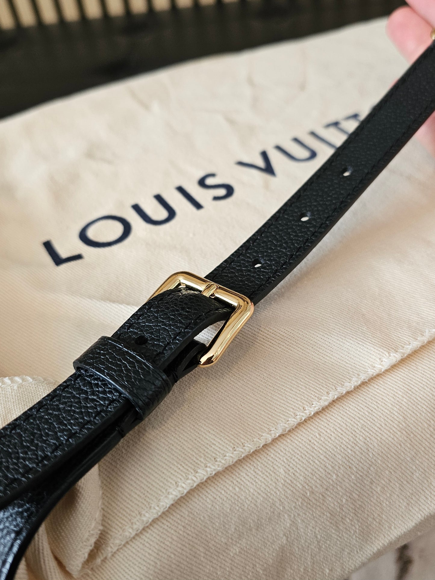 M44812 - Louis Vuitton Bumbag, MNG. Black empreinte leather.