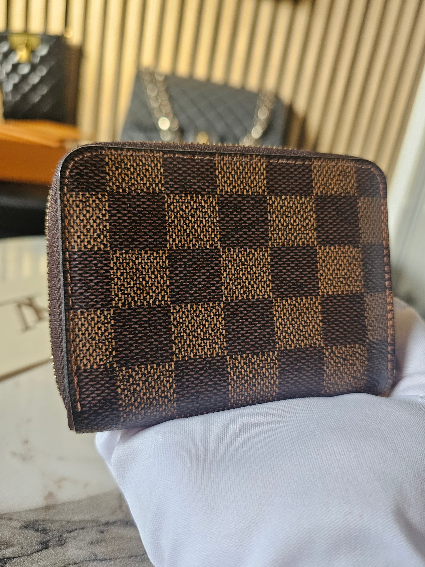 N63070- Louis Vuitton Zippy coin purse i damier ebene.