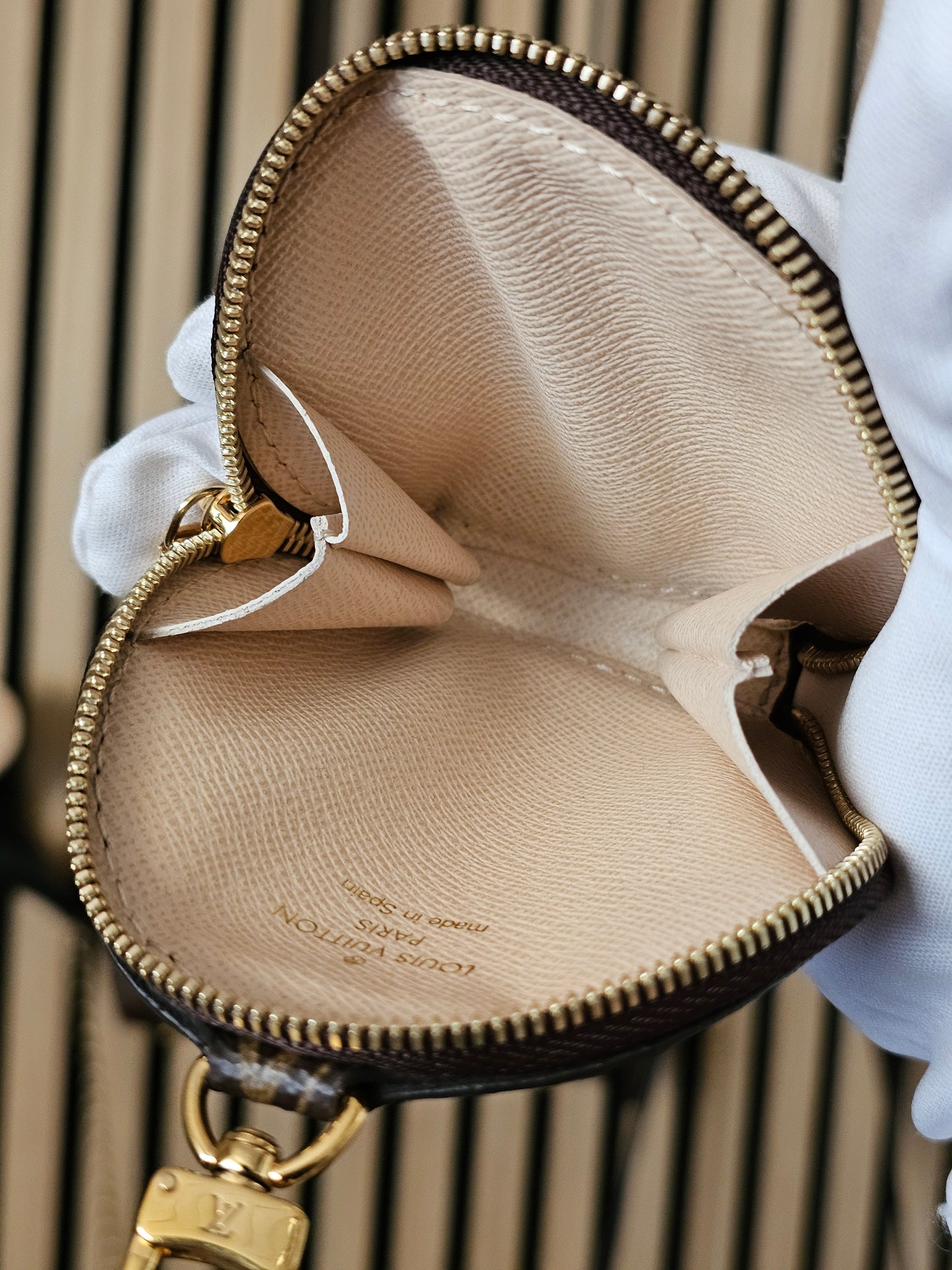 Louis Vuitton round coin purse monogram kanvas.