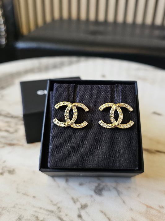 Chanel øreringe, Golden with stones.